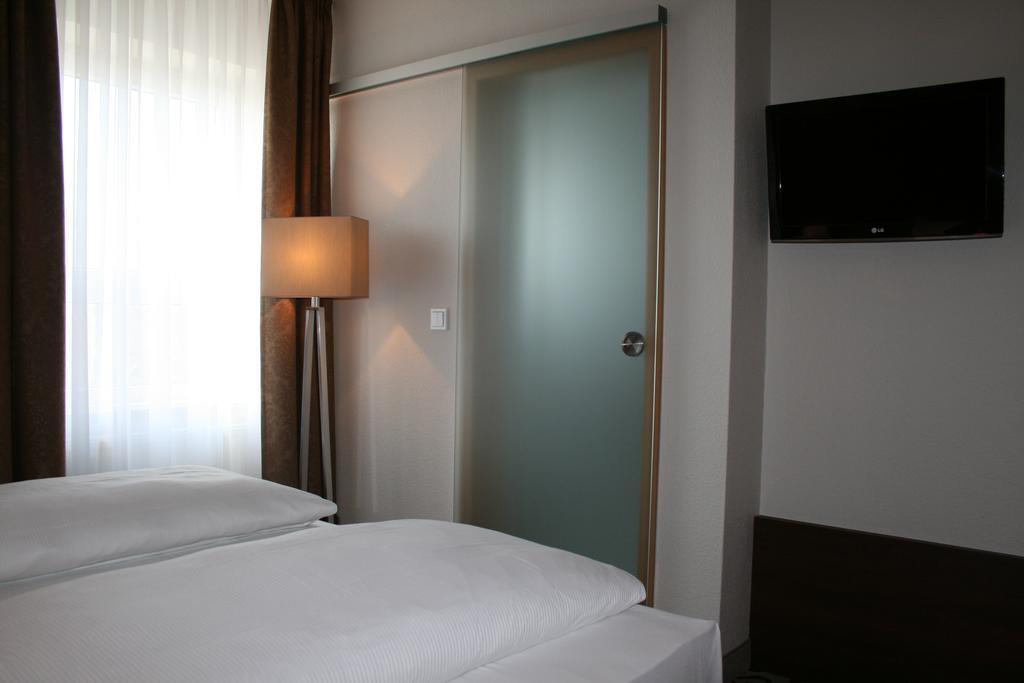 Hotel Parqeo Im A66 겔른하우젠 외부 사진