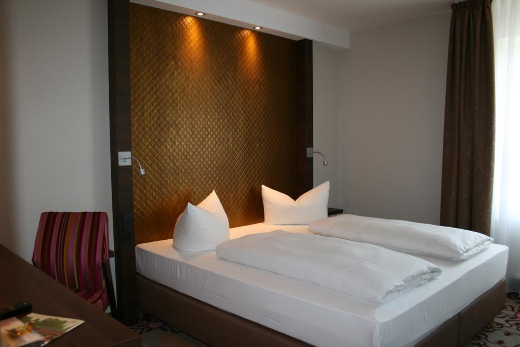 Hotel Parqeo Im A66 겔른하우젠 외부 사진