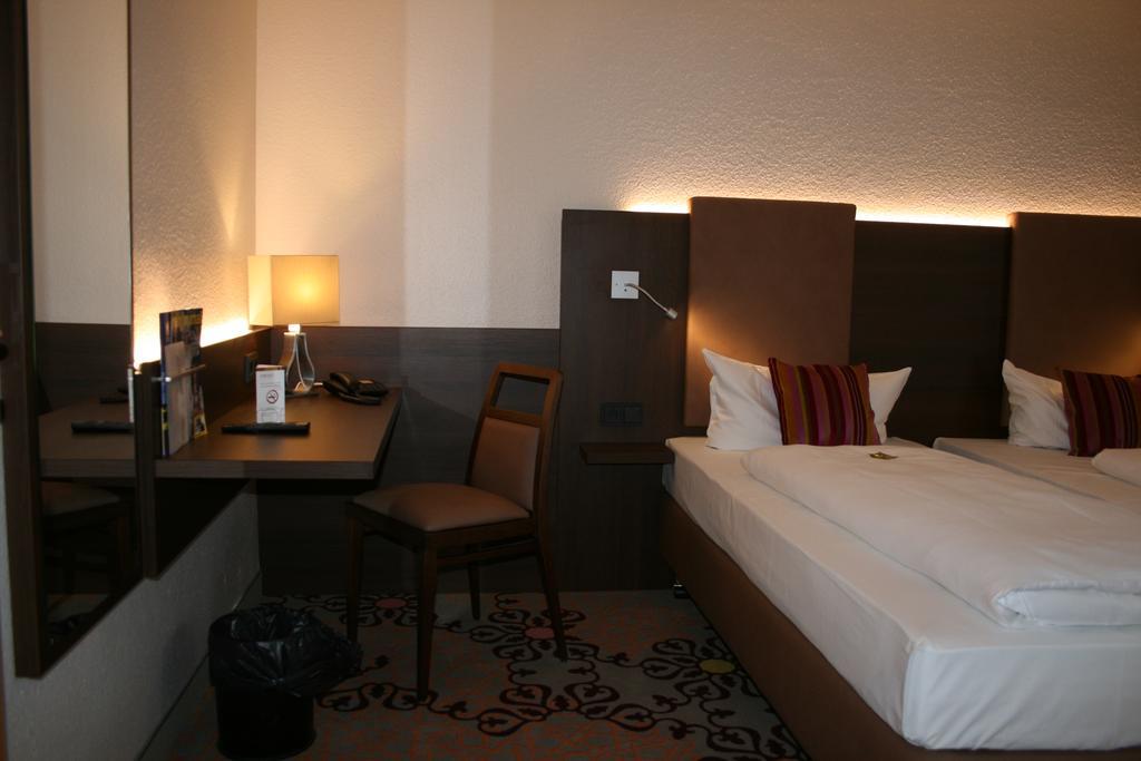 Hotel Parqeo Im A66 겔른하우젠 외부 사진