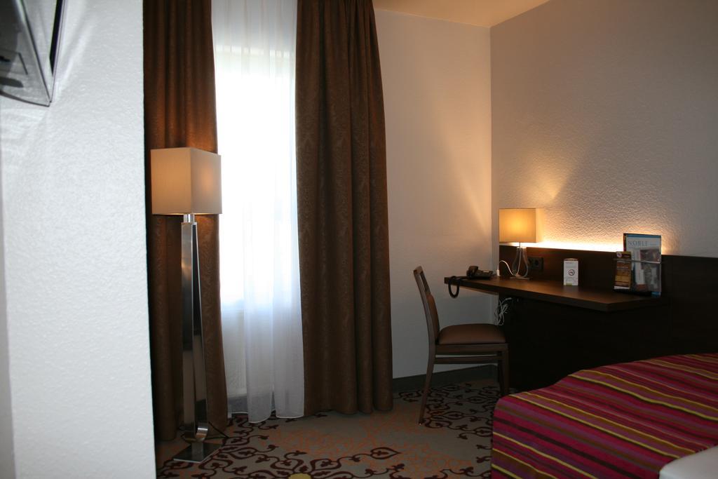 Hotel Parqeo Im A66 겔른하우젠 외부 사진