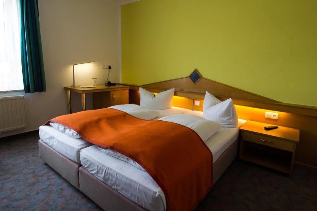 Hotel Parqeo Im A66 겔른하우젠 외부 사진